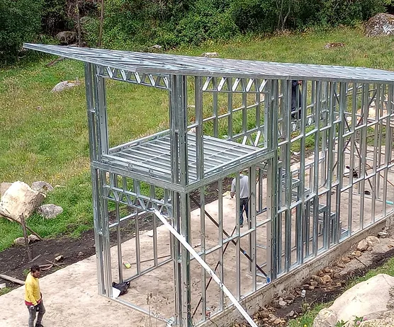 Tiny House Steel Framing — paisaje montañoso